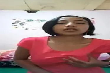 Cam Cewe Baju Pink Rambut Pendek Sange Terus poster