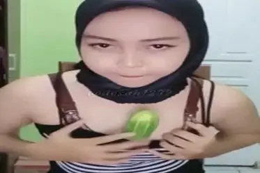 Cewe Jilbab Cantik Live Show Pake Timun poster