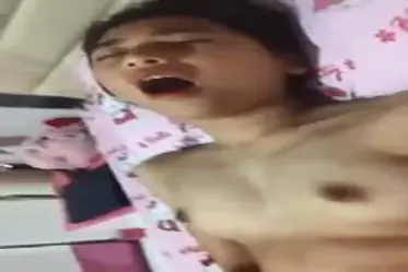 Dokumentasi Gadis Cantik Live Bersantai Kasur poster