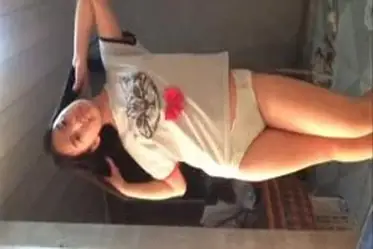 Dokumentasi Gadis Cantik Live Bersantai Kasur poster
