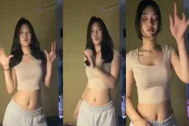 Dokumentasi Rara Tiktoker Cantik Goyang Atas Kasur poster