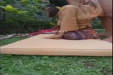 Gadis Batik Pasrah Digenjot Di Belakang Rumah poster