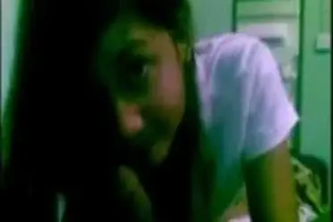 Gadis Cantik Pasrah Goyang Kasur Kamar Kost poster