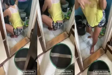 Gadis Cantik Pasrah Goyang Kasur Mandi poster