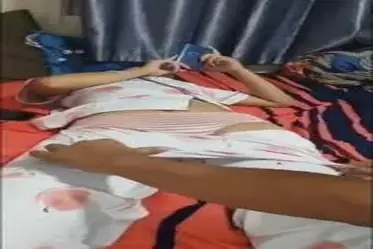Gadis Cantik Pasrah Goyang Kasur Pelorot Celana poster