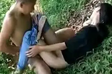 Gadis Mulus Cantik Pasrah Goyang Di Hutan poster