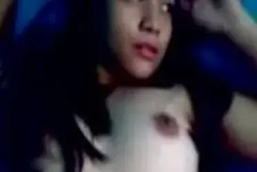 Gadis Mulus Cantik Pasrah Goyang Kasur poster