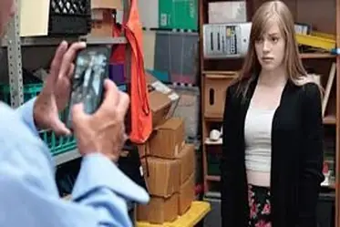 Penampilan Memukau Dolly Leigh Di Kasur poster