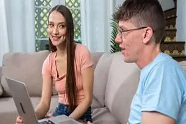 Penampilan Memukau Izzy Lush Di Kasur poster