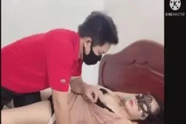 Tante Istri Cantik Pasrah Goyang Kasur Tidur poster