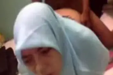 Ukhti Aisyah Hijab Cantik Pasrah Posisi Doggy poster