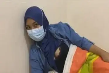 Ukhti Hijab Cantik Pasrah Goyang Kasur Crot poster