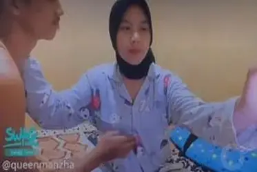 Ukhti Hijab Cantik Pasrah Kasur Malam Jumat poster