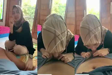 Ukhti Hijab Cantik Pasrah Servis Kasur poster