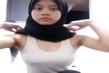 Ukhti Hijab Mulus Cantik Pasrah Goyang Kasur poster