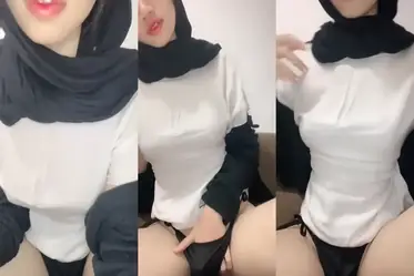 Ukhti Hijab Tobrut Cantik Bersantai Kasur poster
